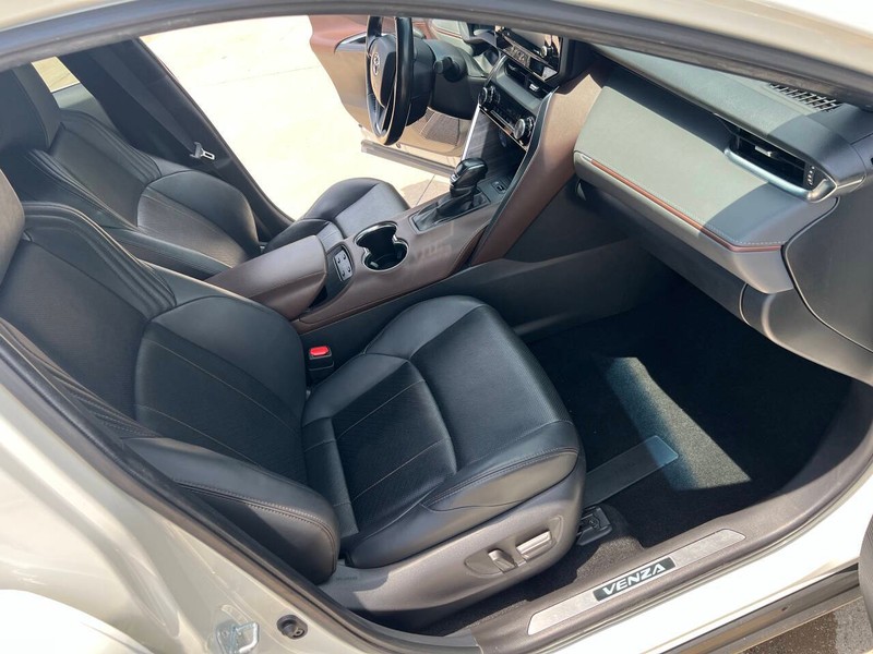 Toyota Venza Vehicle Full-screen Gallery Image 10