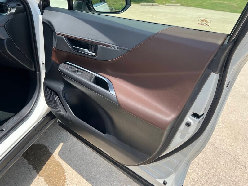 Toyota Venza Vehicle Full-screen Gallery Image 11