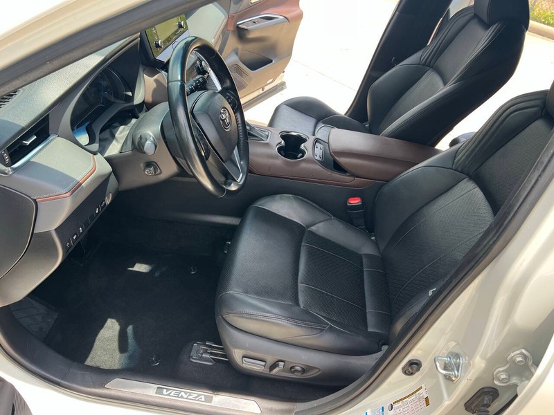 Toyota Venza Vehicle Full-screen Gallery Image 15
