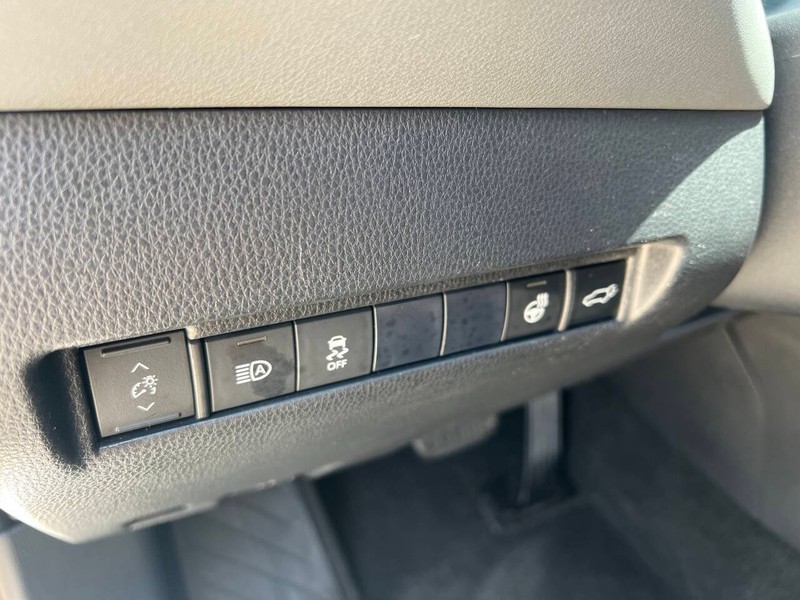 Toyota Venza Vehicle Full-screen Gallery Image 16