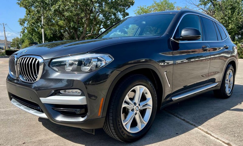 BMW X3 Vehicle Full-screen Gallery Image 01