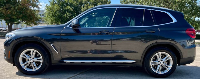 BMW X3 Vehicle Full-screen Gallery Image 02