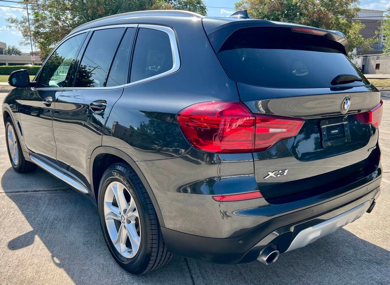 BMW X3 Vehicle Full-screen Gallery Image 03