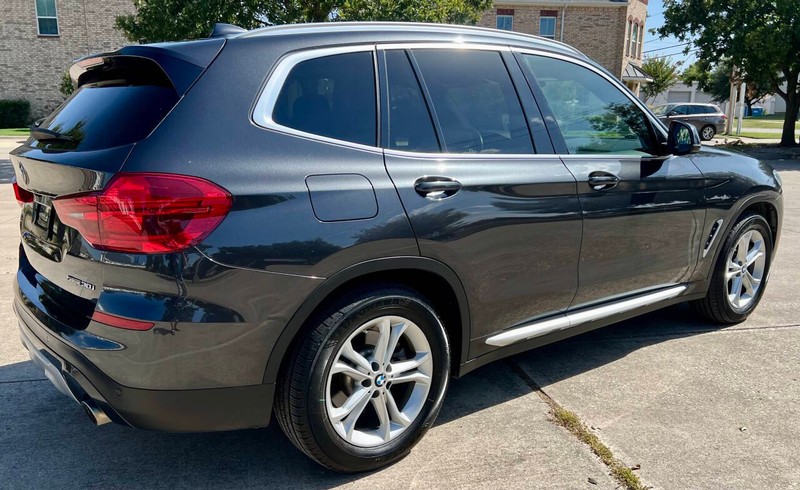 BMW X3 Vehicle Full-screen Gallery Image 04