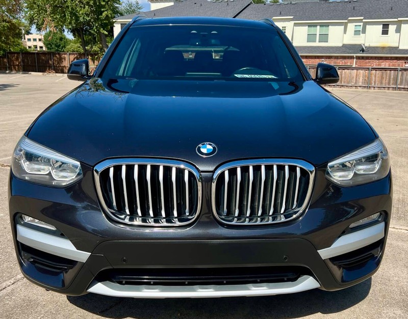 BMW X3 Vehicle Full-screen Gallery Image 06