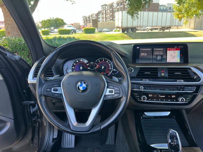 BMW X3 Vehicle Full-screen Gallery Image 20