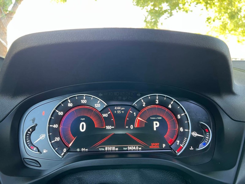 BMW X3 Vehicle Full-screen Gallery Image 21