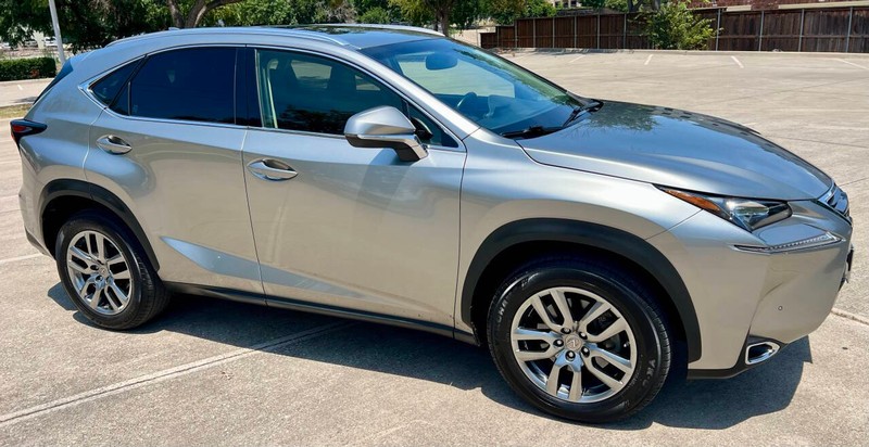 Lexus NX 200t Vehicle Full-screen Gallery Image 01