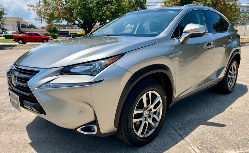 Lexus NX 200t Vehicle Full-screen Gallery Image 02