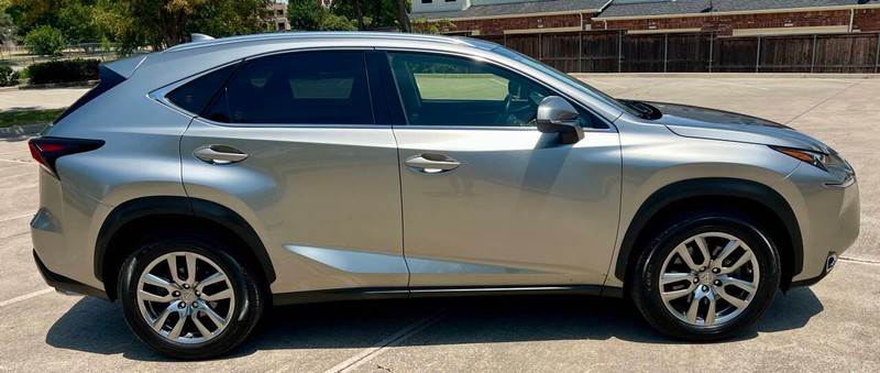 Lexus NX 200t Vehicle Full-screen Gallery Image 03