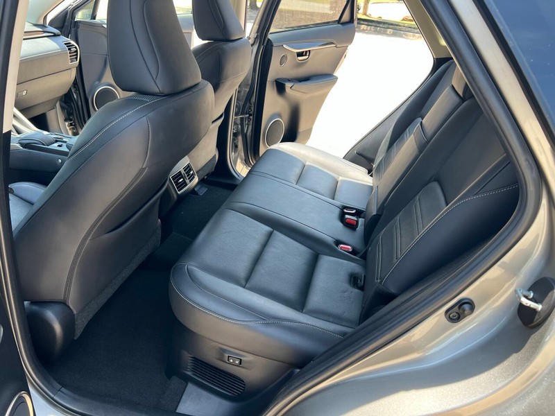 Lexus NX 200t Vehicle Full-screen Gallery Image 12