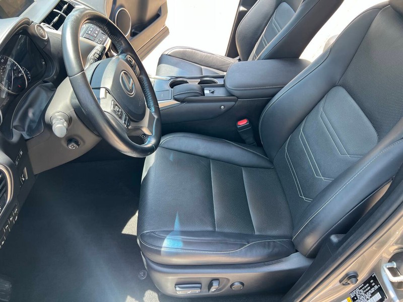 Lexus NX 200t Vehicle Full-screen Gallery Image 13