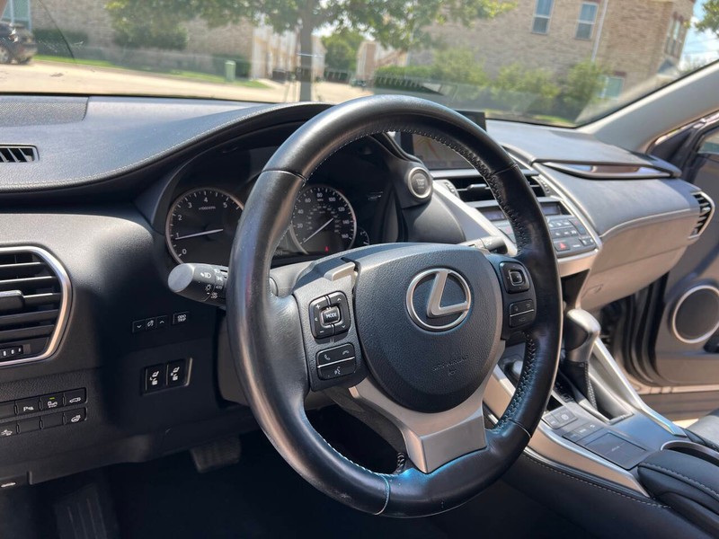 Lexus NX 200t Vehicle Full-screen Gallery Image 16