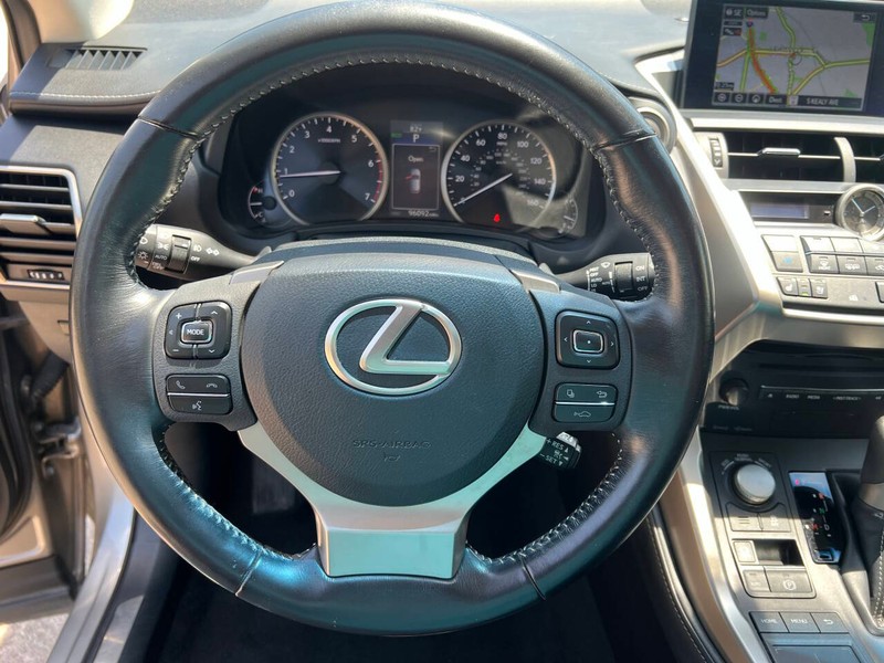 Lexus NX 200t Vehicle Full-screen Gallery Image 18