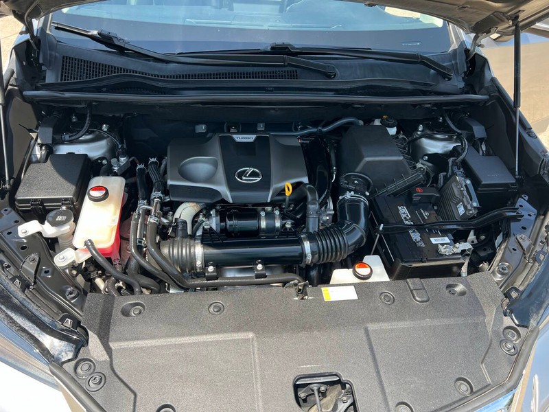 Lexus NX 200t Vehicle Full-screen Gallery Image 22