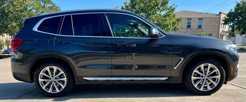 BMW X3 Vehicle Full-screen Gallery Image 02