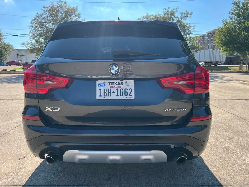 BMW X3 Vehicle Full-screen Gallery Image 04