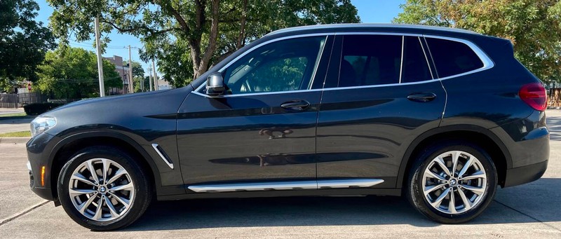 BMW X3 Vehicle Full-screen Gallery Image 06