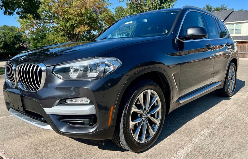 BMW X3 Vehicle Full-screen Gallery Image 07