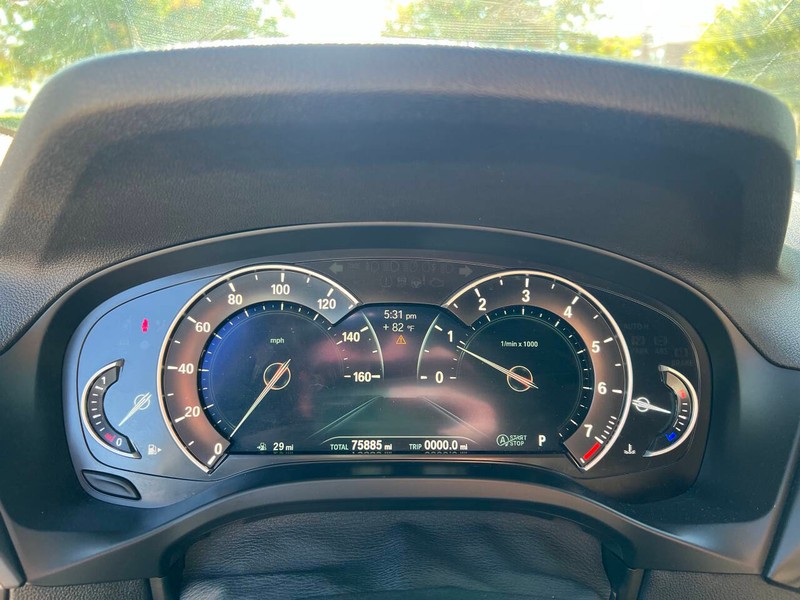 BMW X3 Vehicle Full-screen Gallery Image 18