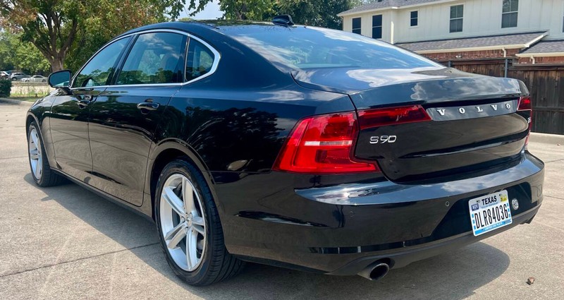 Volvo S90 Vehicle Full-screen Gallery Image 03