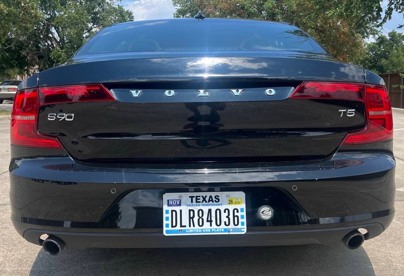 Volvo S90 Vehicle Full-screen Gallery Image 04