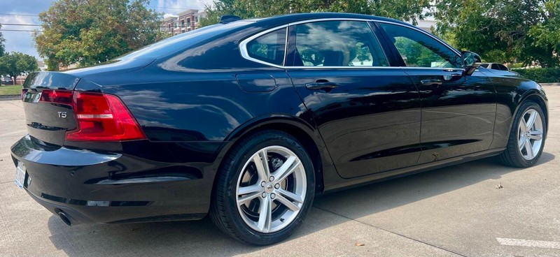 Volvo S90 Vehicle Full-screen Gallery Image 05