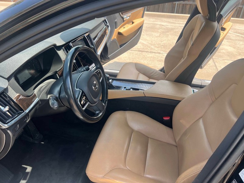 Volvo S90 Vehicle Full-screen Gallery Image 09