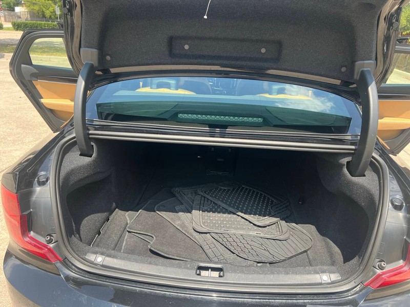 Volvo S90 Vehicle Full-screen Gallery Image 13