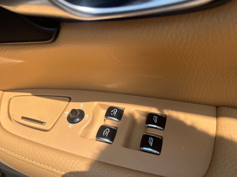 Volvo S90 Vehicle Full-screen Gallery Image 15