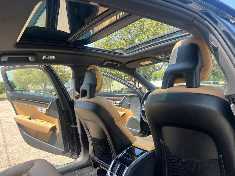 Volvo S90 Vehicle Full-screen Gallery Image 16