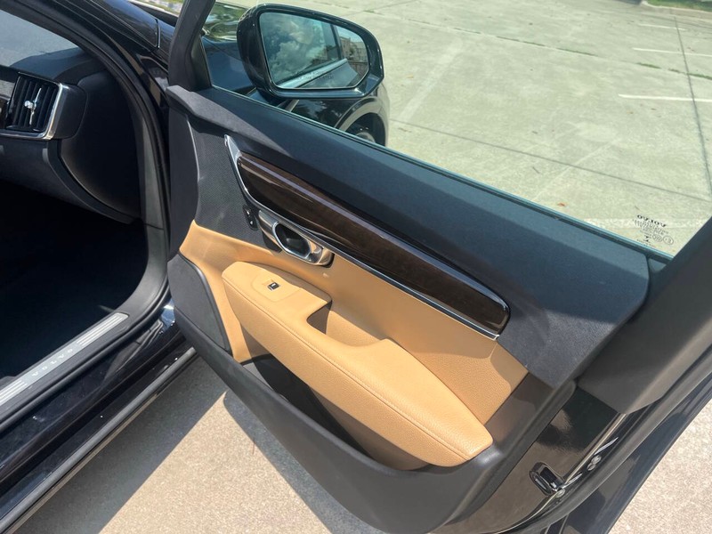 Volvo S90 Vehicle Full-screen Gallery Image 18