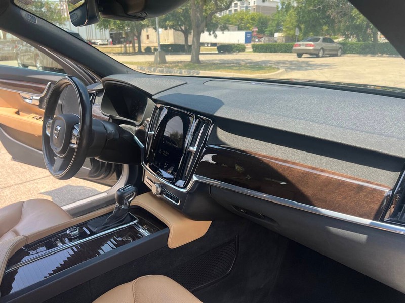 Volvo S90 Vehicle Full-screen Gallery Image 19