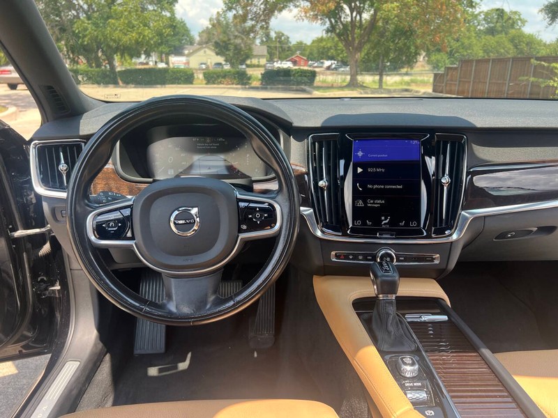 Volvo S90 Vehicle Full-screen Gallery Image 22