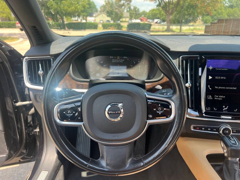 Volvo S90 Vehicle Full-screen Gallery Image 23