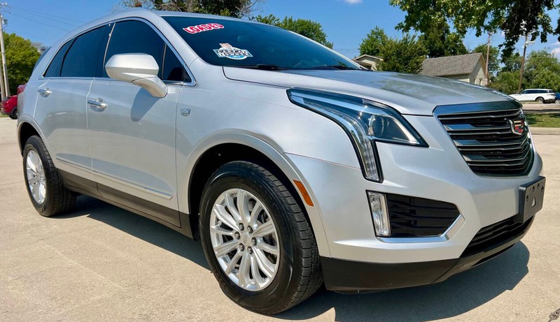 Cadillac XT5 Vehicle Full-screen Gallery Image 02