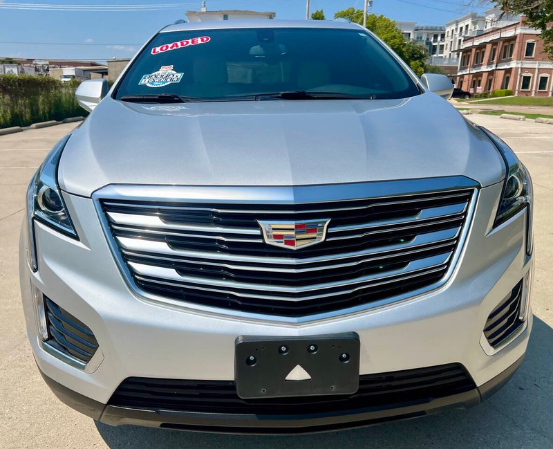 Cadillac XT5 Vehicle Full-screen Gallery Image 03
