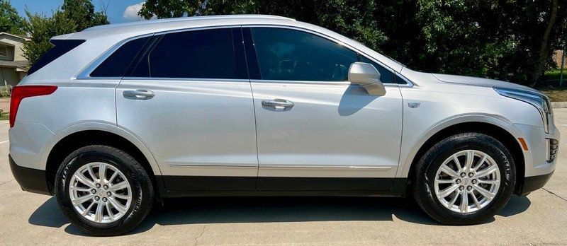 Cadillac XT5 Vehicle Full-screen Gallery Image 04