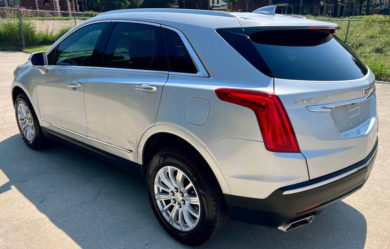 Cadillac XT5 Vehicle Full-screen Gallery Image 07