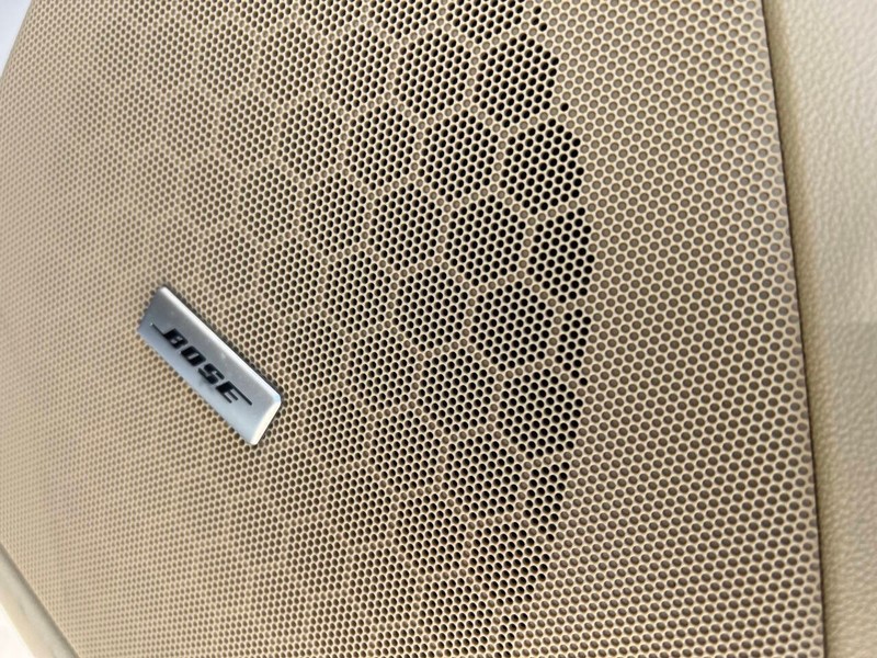 Cadillac XT5 Vehicle Full-screen Gallery Image 11