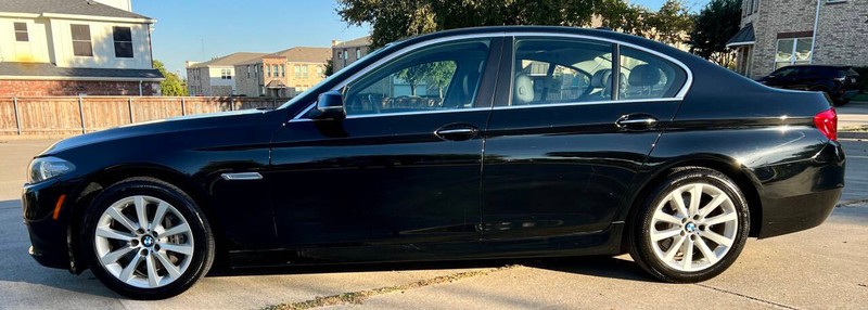 BMW 5 Series Vehicle Full-screen Gallery Image 02