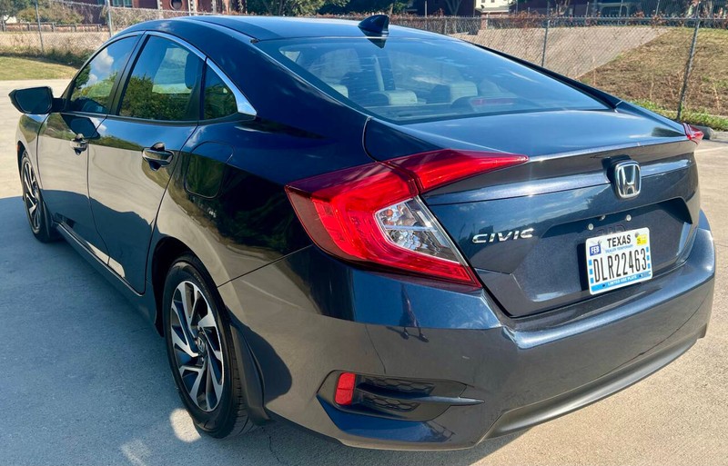 Honda Civic Sedan Vehicle Full-screen Gallery Image 03