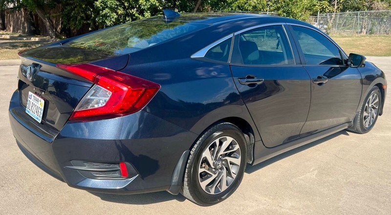 Honda Civic Sedan Vehicle Full-screen Gallery Image 05