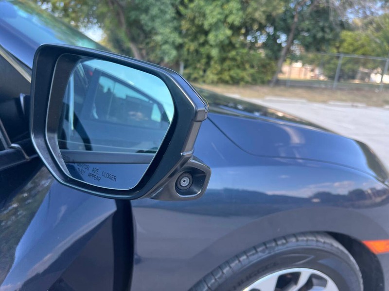 Honda Civic Sedan Vehicle Full-screen Gallery Image 09