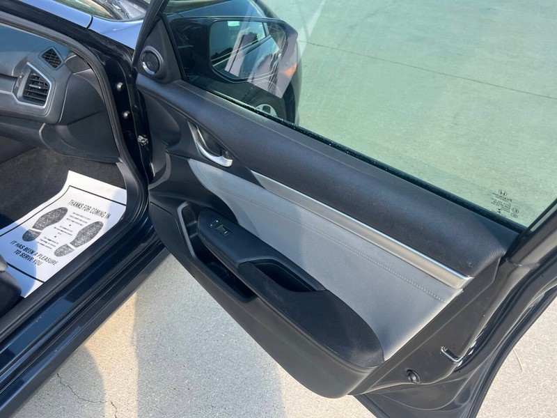 Honda Civic Sedan Vehicle Full-screen Gallery Image 12