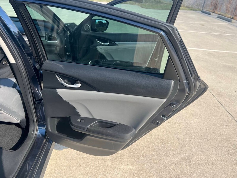 Honda Civic Sedan Vehicle Full-screen Gallery Image 15