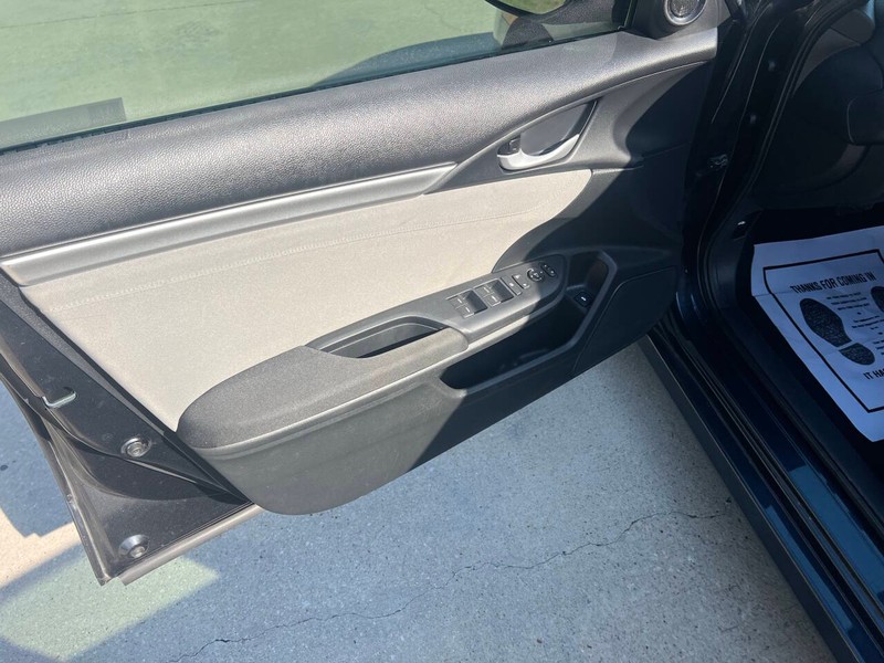 Honda Civic Sedan Vehicle Full-screen Gallery Image 16