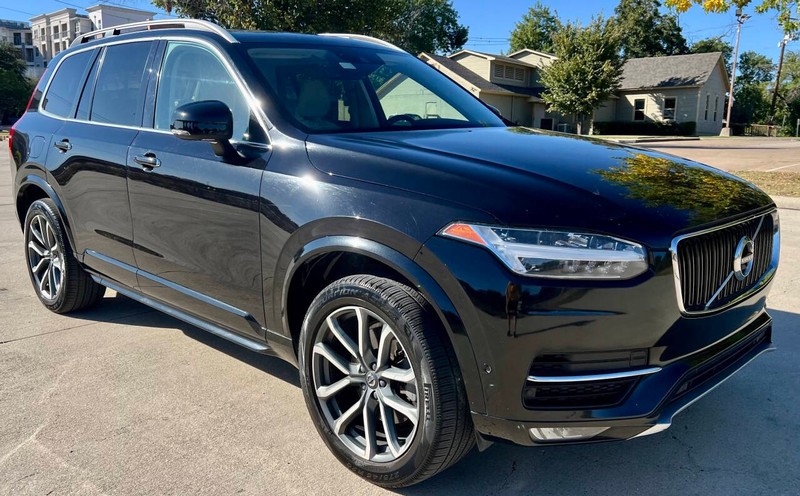 Volvo XC90 Vehicle Full-screen Gallery Image 02