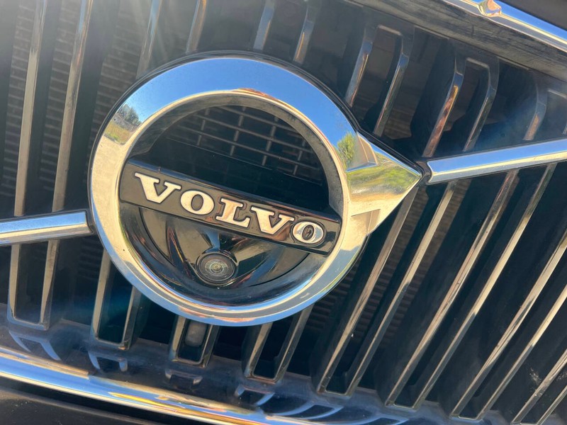 Volvo XC90 Vehicle Full-screen Gallery Image 03