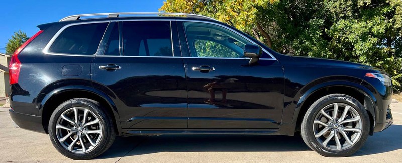 Volvo XC90 Vehicle Full-screen Gallery Image 04